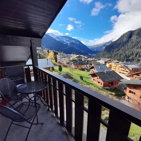 Joli Au Centre De Chatel, Balcon Et Vue Vallee - Fr-1-693-76 شقة شاتيل